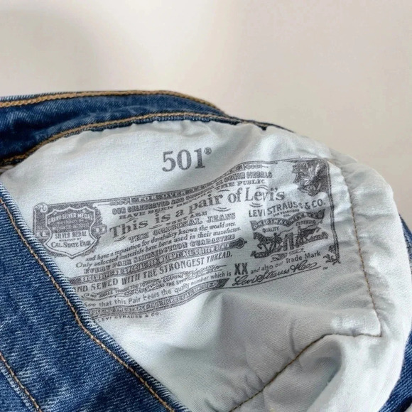 Levi's 501 Raw Hem Short - Picture 9 of 12